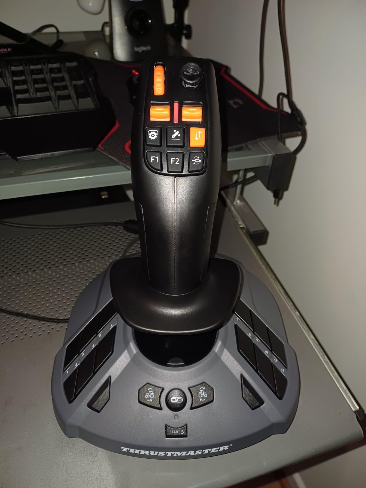 Thrustmaster SimTask FarmStick joystick PC 33 boutons