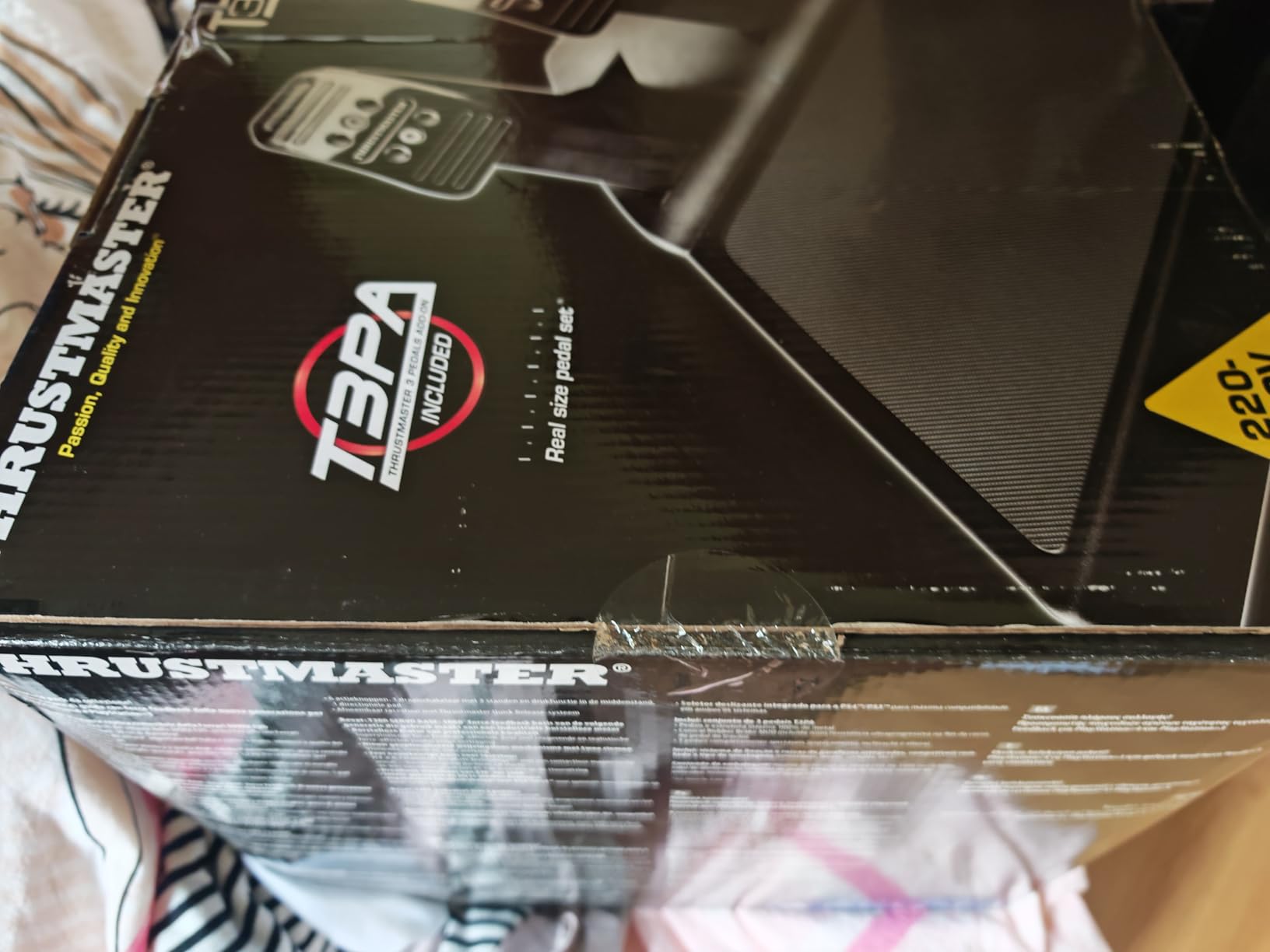 Thrustmaster T300 Integral Alcantara volant pédales PS5